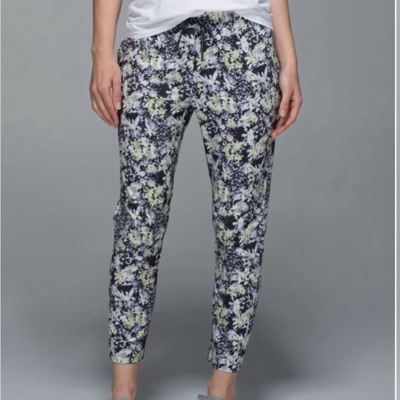 Lululemon Jet Crop (Slim) - Picture 1 of 8
